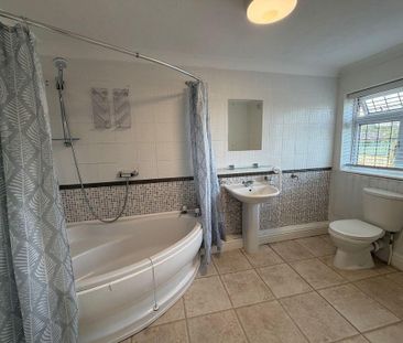2 bedroom semi-detached house to rent - Photo 6
