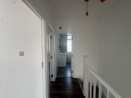 4 Bed Terraced House, Movers Lane, IG11 - Photo 3