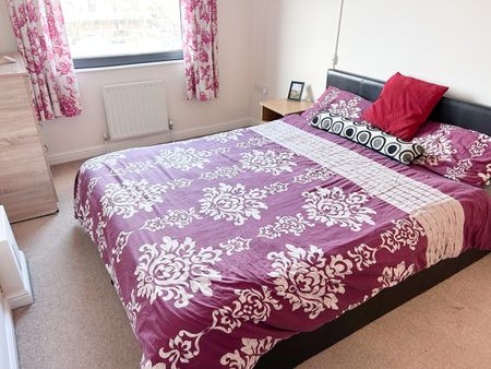 2 Bed Flat, Hillrise Court, HA3 - Photo 2