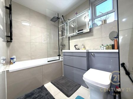 3 bedroom apartment to rent - Photo 4