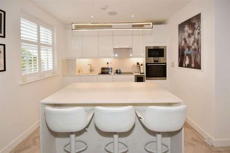 High Road, Buckhurst Hill, IG9 - Photo 4