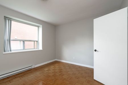 365 Eglinton Avenue East - Photo 3