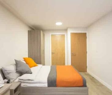 Luxury 2 Bed Apartment - Photo 6