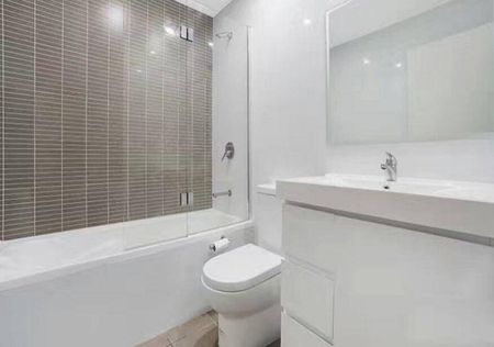 Spacious Two Bedroom Apartment in Rosebery - Photo 5