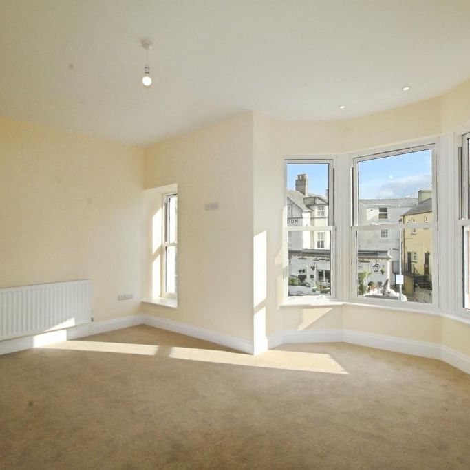 4 bedroom semi-detached house to rent - Photo 1