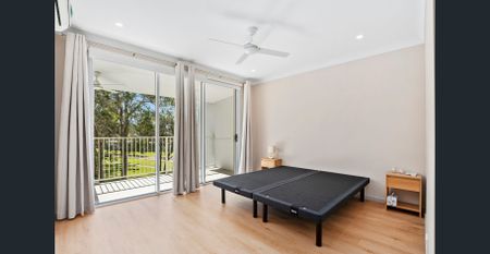 229m2 Large Spacious Near New Townhouse- Fully Furnished - Walk to Tram Station - Photo 5