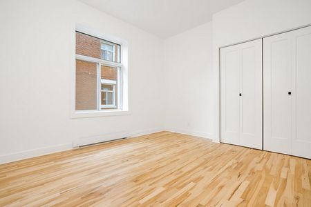 3 Bed, 1 Bath - Photo 2