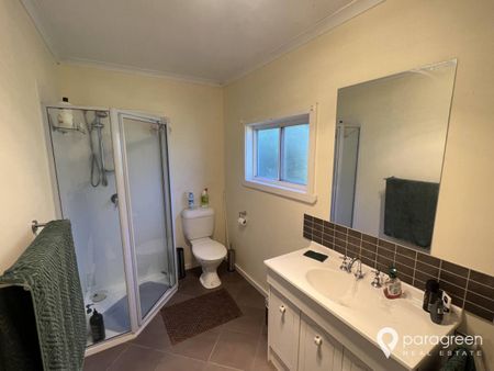 BEAUTIFUL 4 BEDROOM HOME IN TOORA HILLS WITH STUNNING VIEWS! - Photo 4
