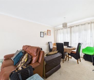 Challenor Close, Berkshire Challenor Close, Berkshire - Photo 3