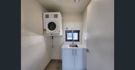 Near Brand New Oversized 1 Bed - Photo 2