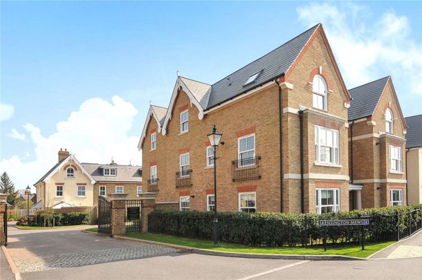 A modern two bedroom executive apartment with parking for two cars located in a gated development within easy reach of Windsor Town Centre. - Photo 1