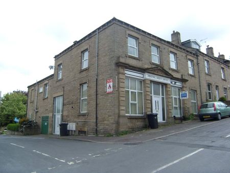 The Old Co-Op, Rastrick, Brighouse - Photo 4