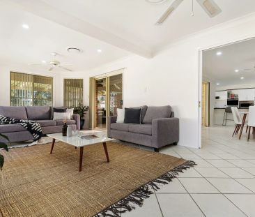 Grandly-Scaled Cul-De-Sac Home - Photo 5