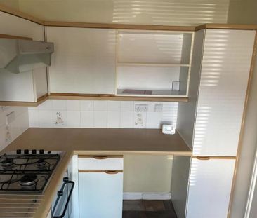 2 bedroom end of terrace house to rent - Photo 6