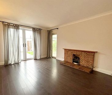 4 bedroom detached house to rent - Photo 2