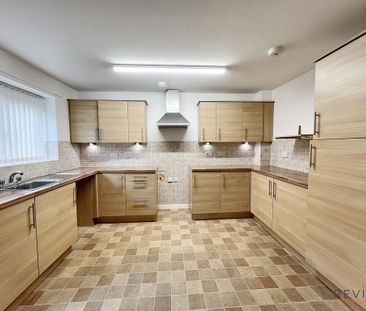 4 bedroom detached house to rent - Photo 1