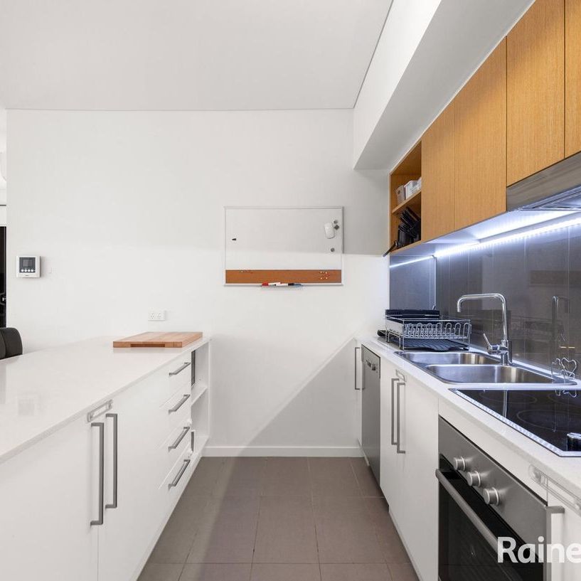 Stylish 2-Bedroom Apartment in Resort-Style 'Landmark' Complex - Photo 1