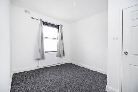 5 bedroom flat to rent - Photo 2