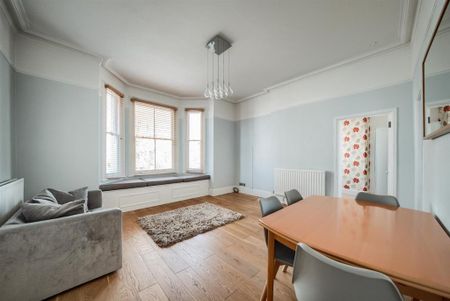 2 bedroom flat to rent - Photo 2