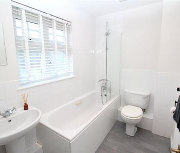 3 bedroom end of terrace house to rent - Photo 2