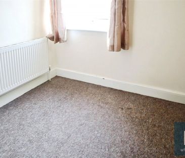 Smithy Lane, Moldgreen, Huddersfield, HD5 - Photo 4