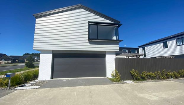 1 Henry Lloyd Place, Silverdale - Photo 1