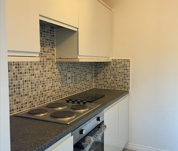 2 Bed Flat, Caversham, RG4 - Photo 3