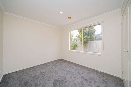 Renovated 4 bedroom home in a superb location! - Photo 5
