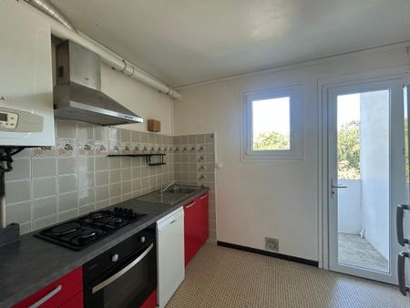Location Appartement 3 pièces 67m² AIRE SUR L ADOUR 40800 - Photo 3