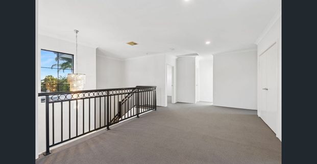 LARGE FAMILY HOME - Photo 1