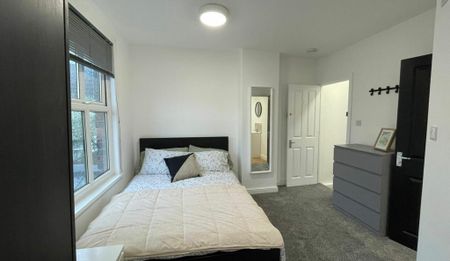 3 bedroom terraced house to rent - Photo 3