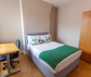 4 bedroom terraced house to rent - Photo 3