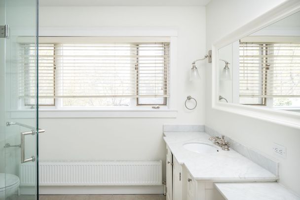 For Lease - 209 Allan Street, Oakville, Ontario - Photo 1