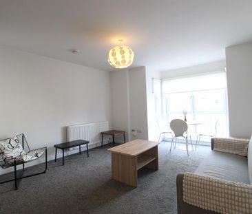 2 bedroom flat to rent - Photo 2