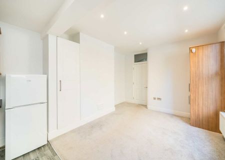 Radbourne Road, SW12 0EE, London - Photo 2