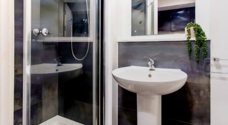 Snug studio close to the Old Market Square - Photo 3