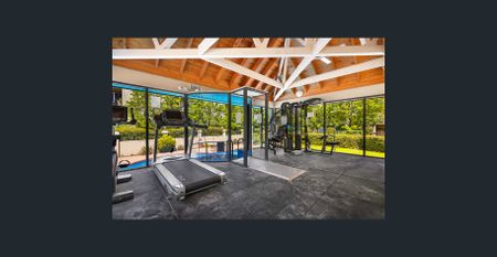 Inner-city resort-style Living - Photo 3