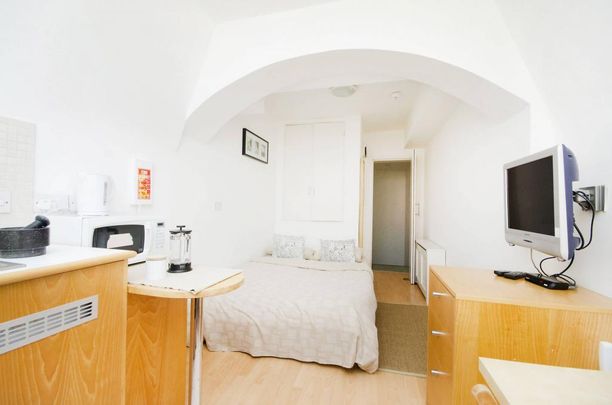 Flat 07 Penywern Road, Earls Court SW5 9SX - Photo 1