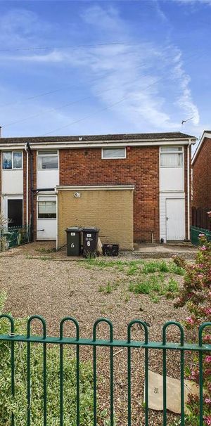 1 bedroom in a house share to rent - Photo 1