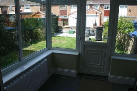 Hopgarth Gardens, Chester Le Street, DH3 - Photo 2