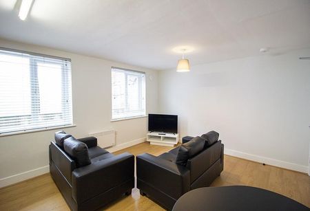 3 bedroom flat to rent - Photo 2