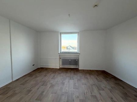 Frisch renovierte 2-Zimmer-Wohnung mit Balkon in der Viersener Innenstadt. - Photo 2