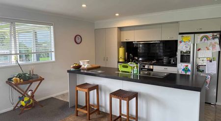 Modern and spacious - Photo 4