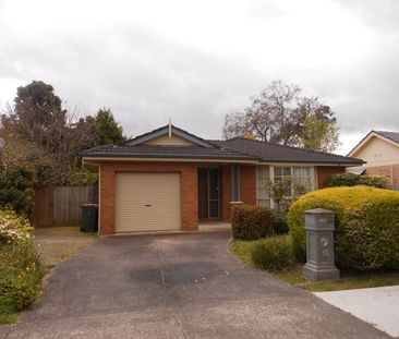 ELEGANT TWO BEDROOM, LOW MAINTENANCE HOUSE - DUCTED HEATING AND EVA... - Photo 3