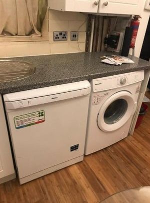 Room in a Shared Flat, Frensham Drive, SW15 - Photo 1