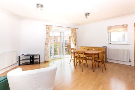 2 bedroom apartment to rent Lysander Court, Gunwharf Quays, Portsmouth, PO1 - Photo 2