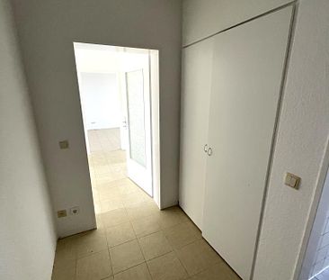 Nur noch einziehen! 2-Zimmer-Wohnung in Wolfsburg Westhagen mit neuem Laminatboden - Photo 1