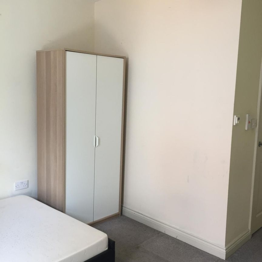 WF6, Normanton - Photo 1