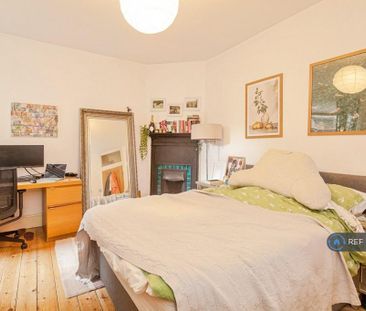 3 bedroom flat to rent - Photo 5