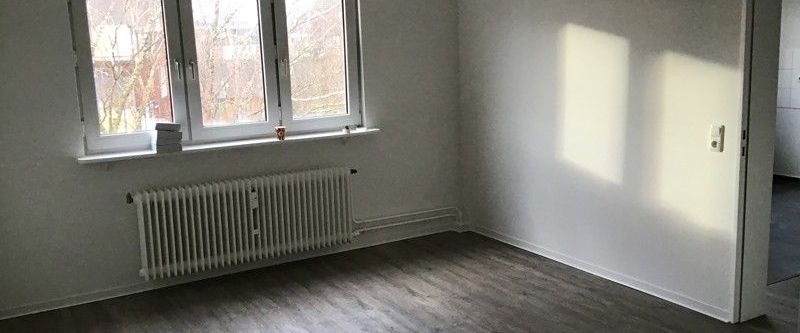 Frisch sanierte schöne 2-Zimmer-Dachgeschosswohnung im Centrum von Geesthacht - Photo 1